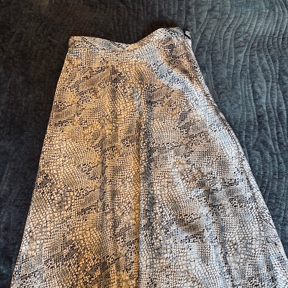 Gianni Bini 3/4 length snake pattern skirt